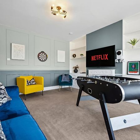 Long Term And Summer Special Offer! 5-Bedroom Spacious, Stunning Design, Sociable Areas & Cosy House Near South Downs Park, Sleeps 11 With Games Room, Private Parking And Garden- By Blue Puffin Stays วอเตอร์ลูวิลล์ ภายนอก รูปภาพ