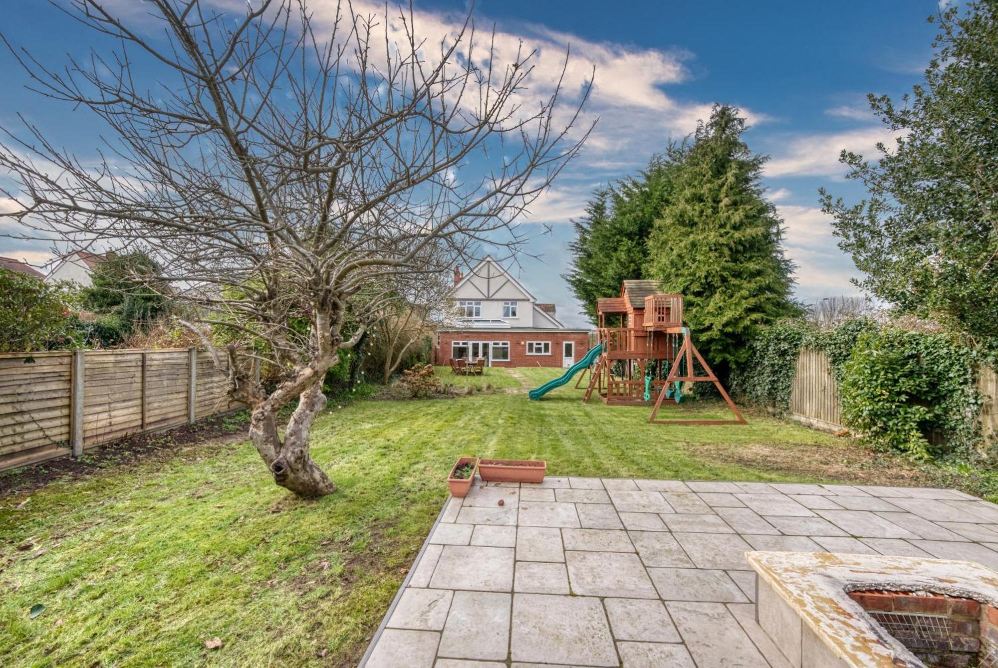 Long Term And Summer Special Offer! 5-Bedroom Spacious, Stunning Design, Sociable Areas & Cosy House Near South Downs Park, Sleeps 11 With Games Room, Private Parking And Garden- By Blue Puffin Stays วอเตอร์ลูวิลล์ ภายนอก รูปภาพ