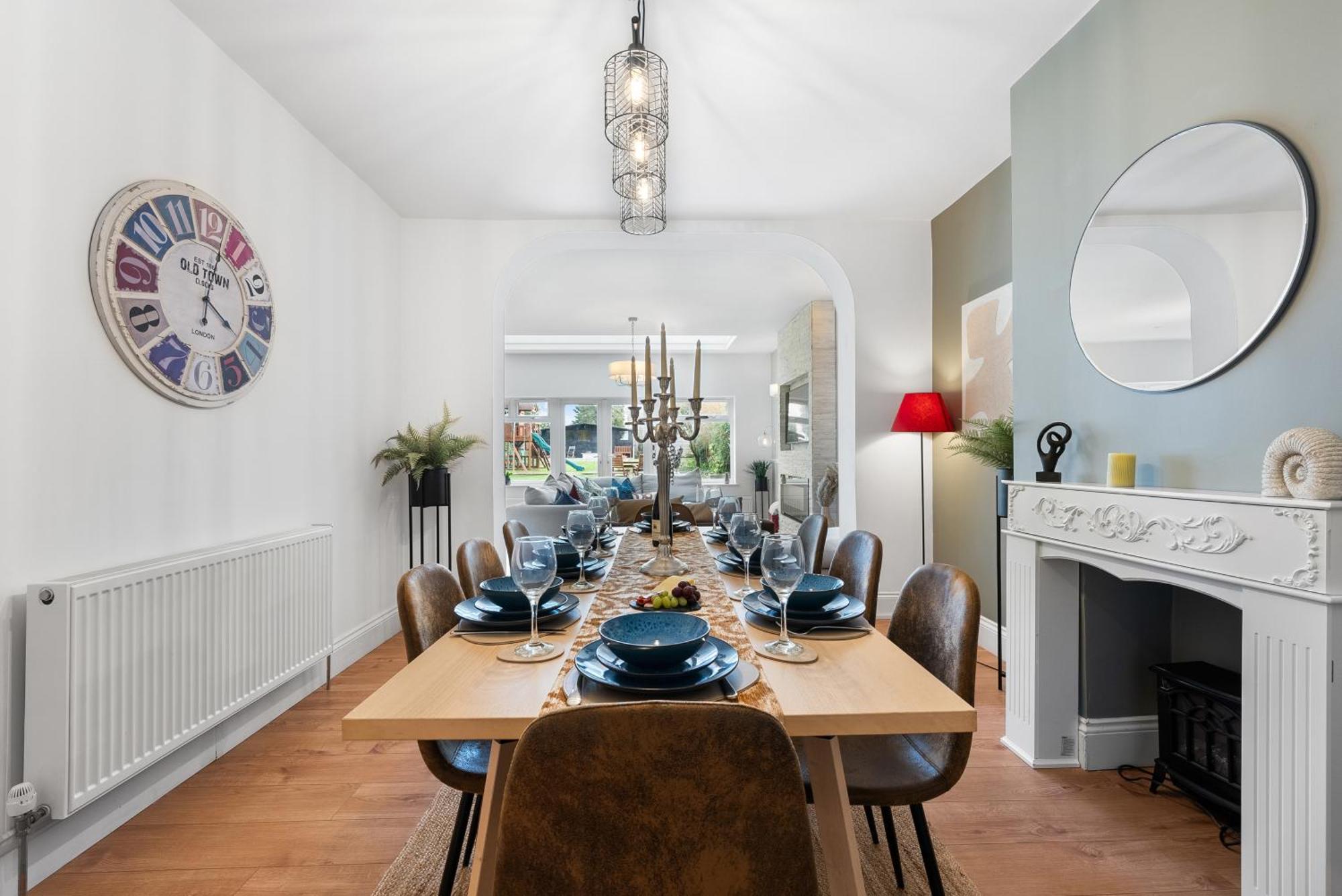 Long Term And Summer Special Offer! 5-Bedroom Spacious, Stunning Design, Sociable Areas & Cosy House Near South Downs Park, Sleeps 11 With Games Room, Private Parking And Garden- By Blue Puffin Stays วอเตอร์ลูวิลล์ ภายนอก รูปภาพ