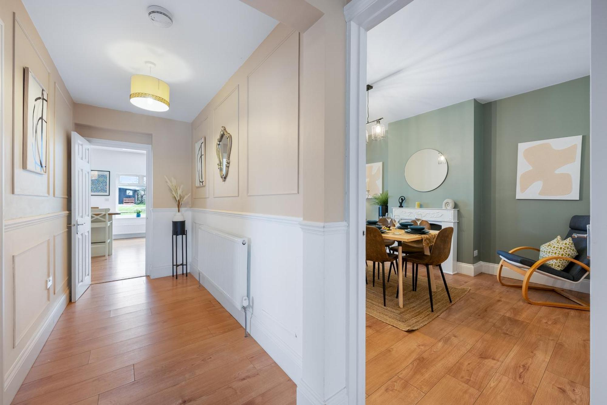 Long Term And Summer Special Offer! 5-Bedroom Spacious, Stunning Design, Sociable Areas & Cosy House Near South Downs Park, Sleeps 11 With Games Room, Private Parking And Garden- By Blue Puffin Stays วอเตอร์ลูวิลล์ ภายนอก รูปภาพ
