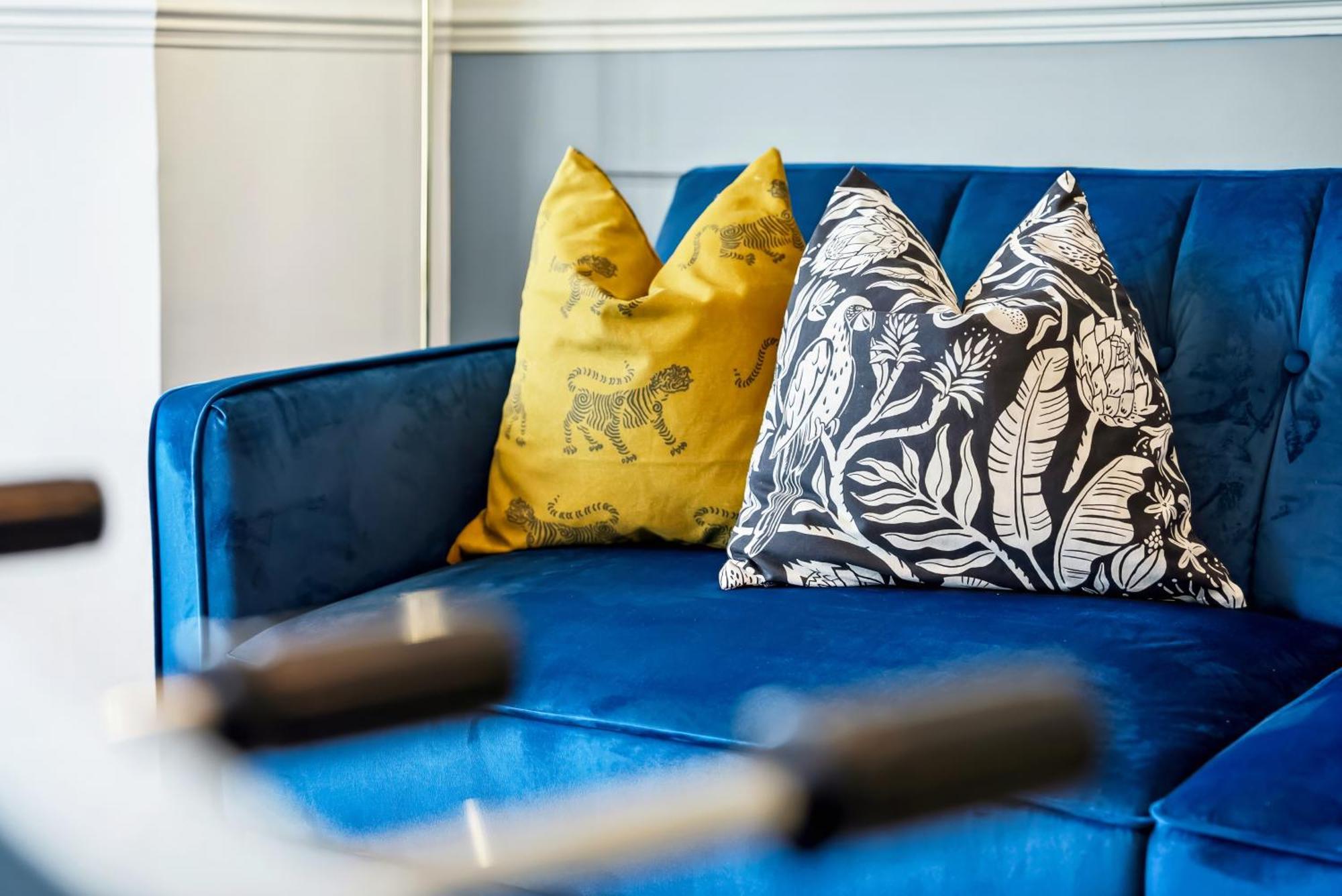 Long Term And Summer Special Offer! 5-Bedroom Spacious, Stunning Design, Sociable Areas & Cosy House Near South Downs Park, Sleeps 11 With Games Room, Private Parking And Garden- By Blue Puffin Stays วอเตอร์ลูวิลล์ ภายนอก รูปภาพ